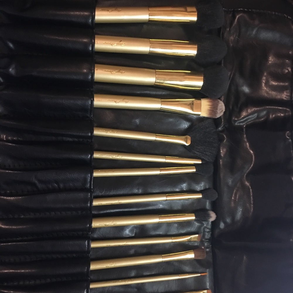 Morphe Angel Merino 15 pc brush set and roll